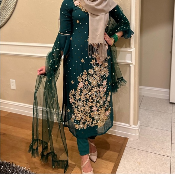 gorgeous 3 piece salowar kamiz suit - Picture 9 of 11